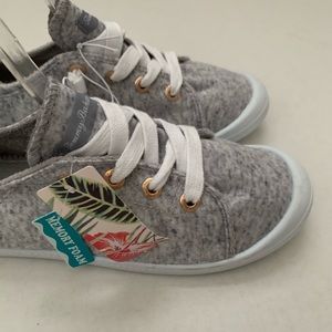 NWT Tommy Bahama Light Gray and White Slip On Sneakers size 8.5